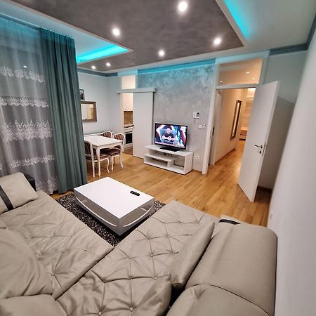 Elegantna Oaza Apartment บันยาลูกา ภายนอก รูปภาพ