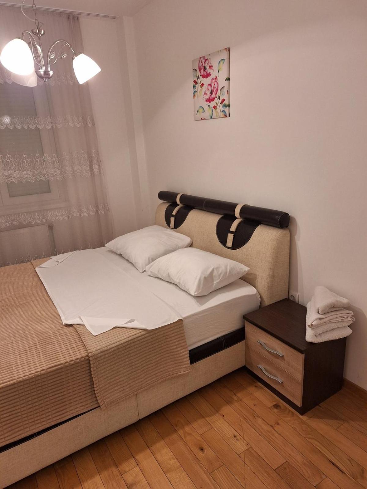 Elegantna Oaza Apartment บันยาลูกา ภายนอก รูปภาพ