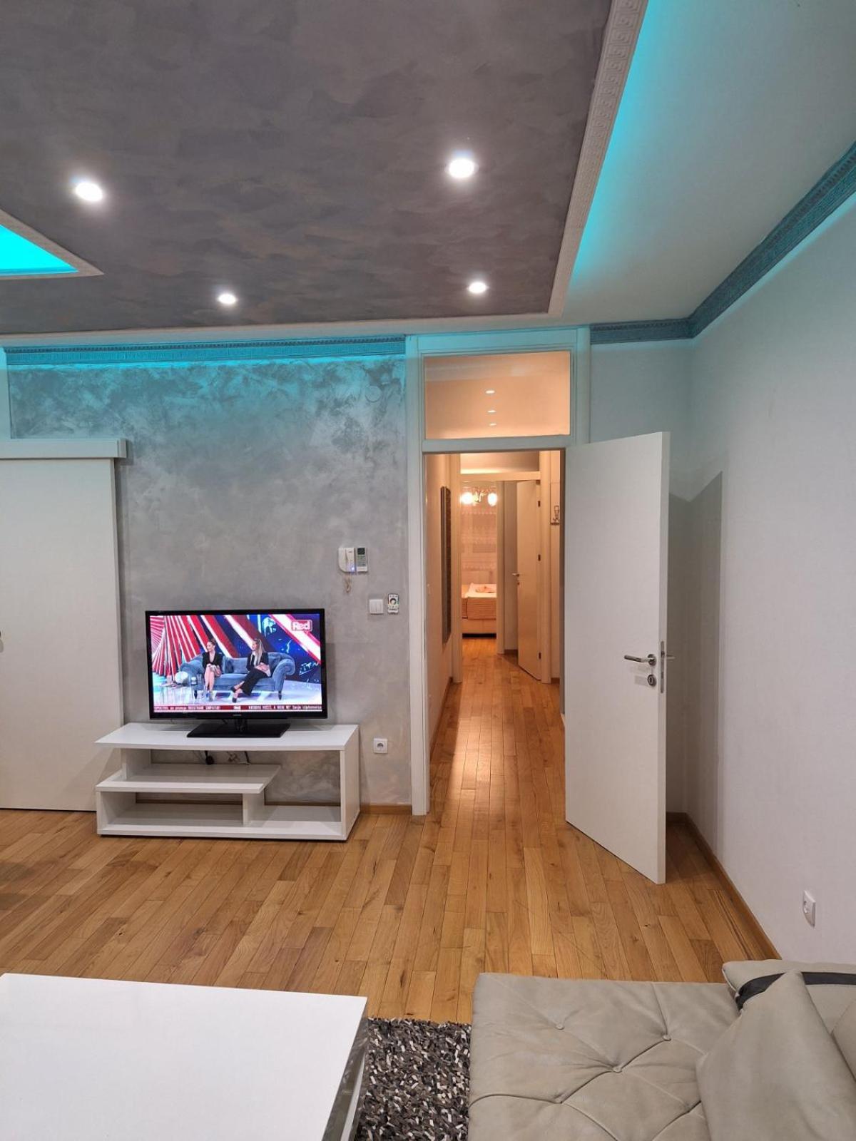 Elegantna Oaza Apartment บันยาลูกา ภายนอก รูปภาพ