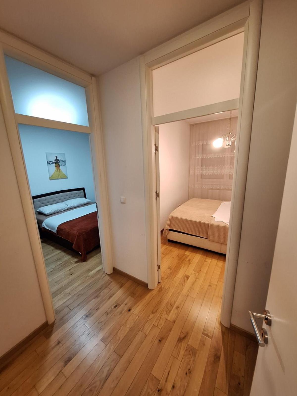Elegantna Oaza Apartment บันยาลูกา ภายนอก รูปภาพ