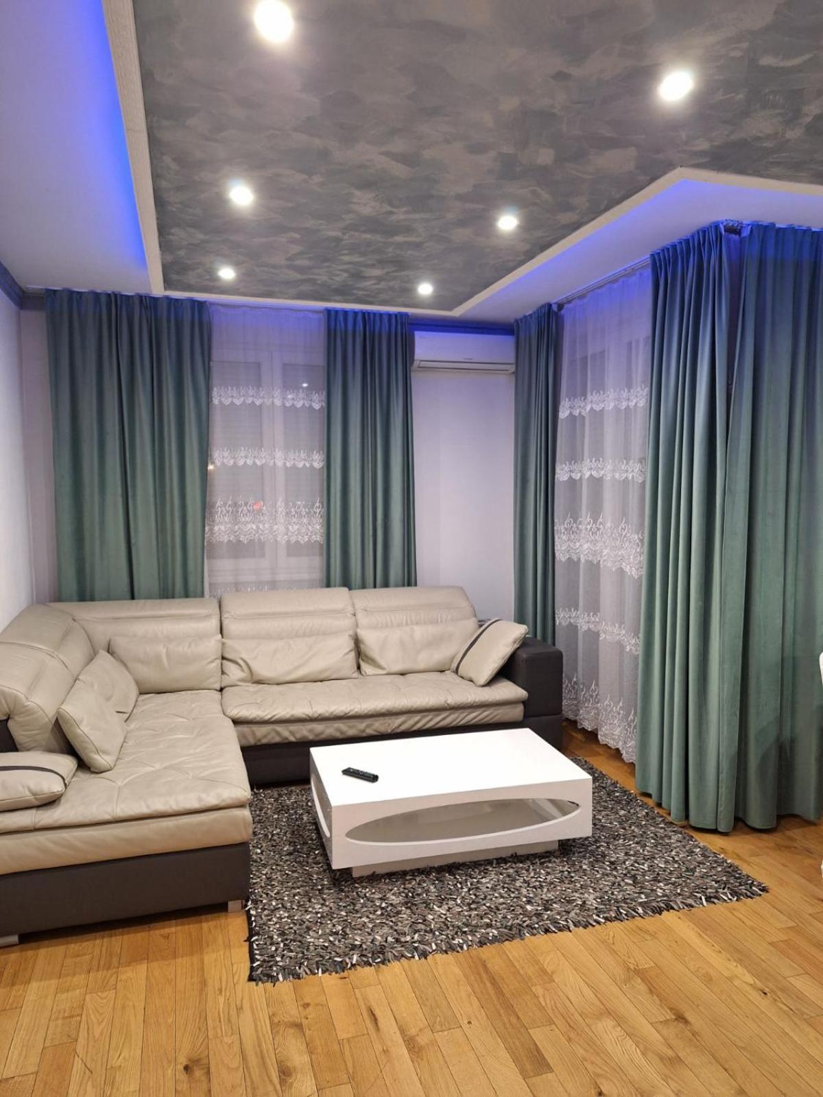 Elegantna Oaza Apartment บันยาลูกา ภายนอก รูปภาพ